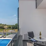 Mersi Βίλα Πούλα